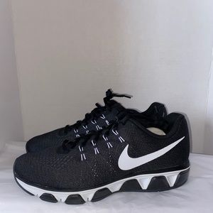 New Black & White Nike Sneakers size 10